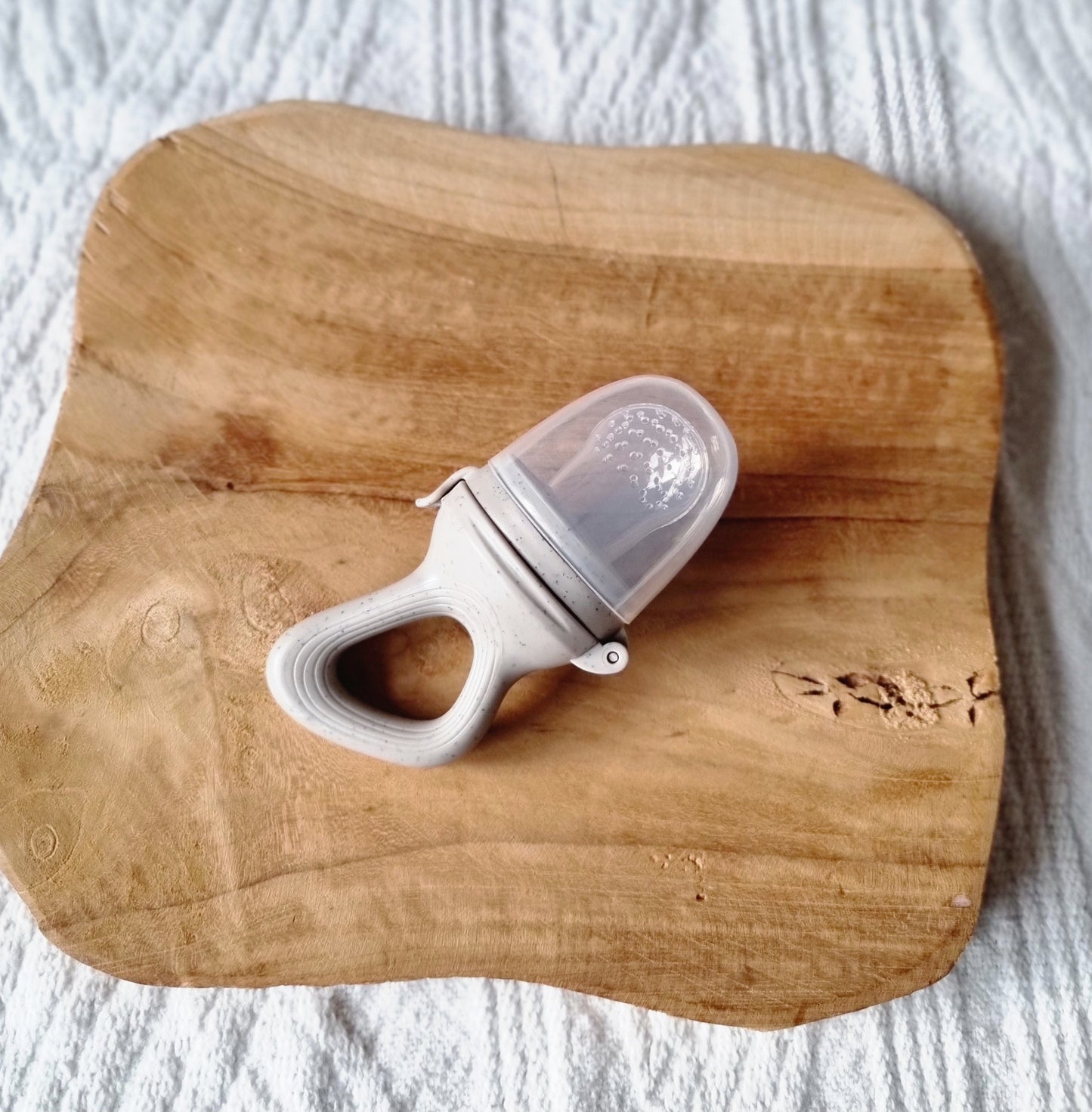 Fruit Feeder Fopspeen - Zand Gestippeld