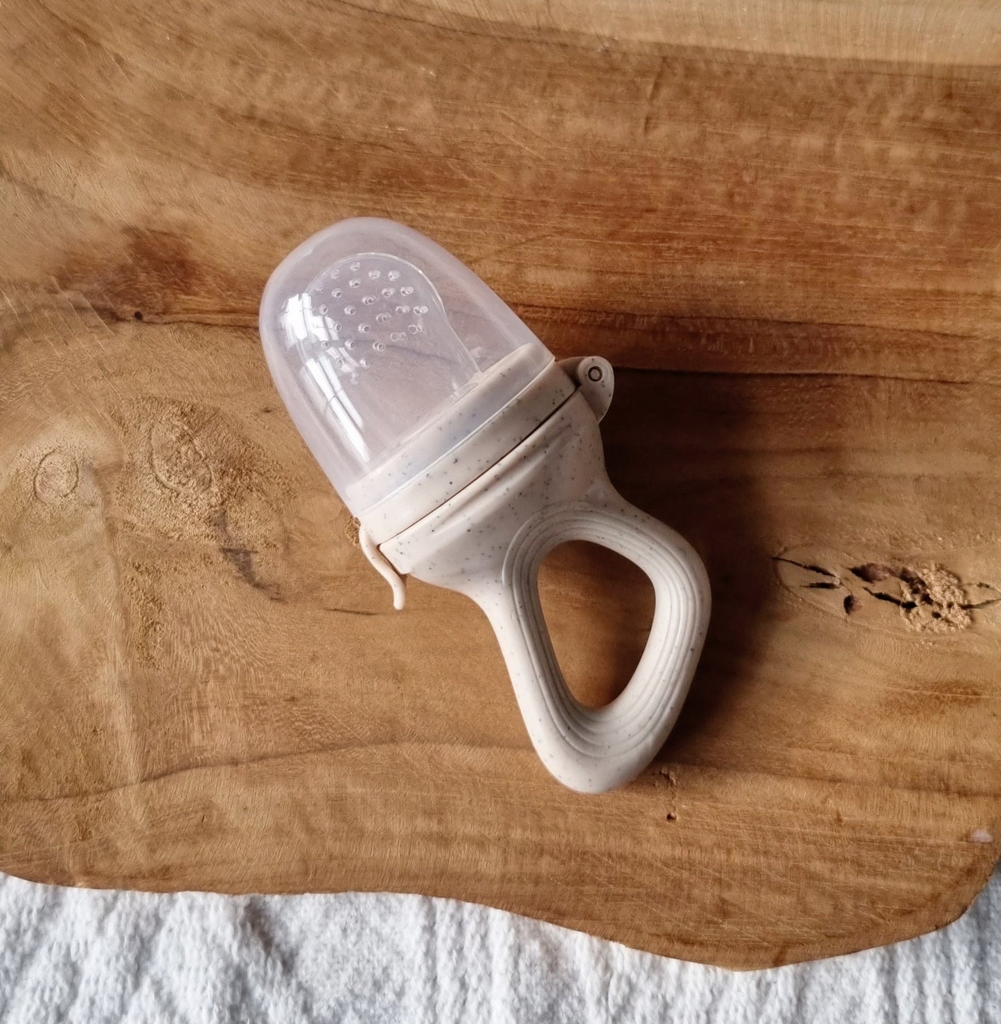 Fruit Feeder Fopspeen - Beige Gestippeld