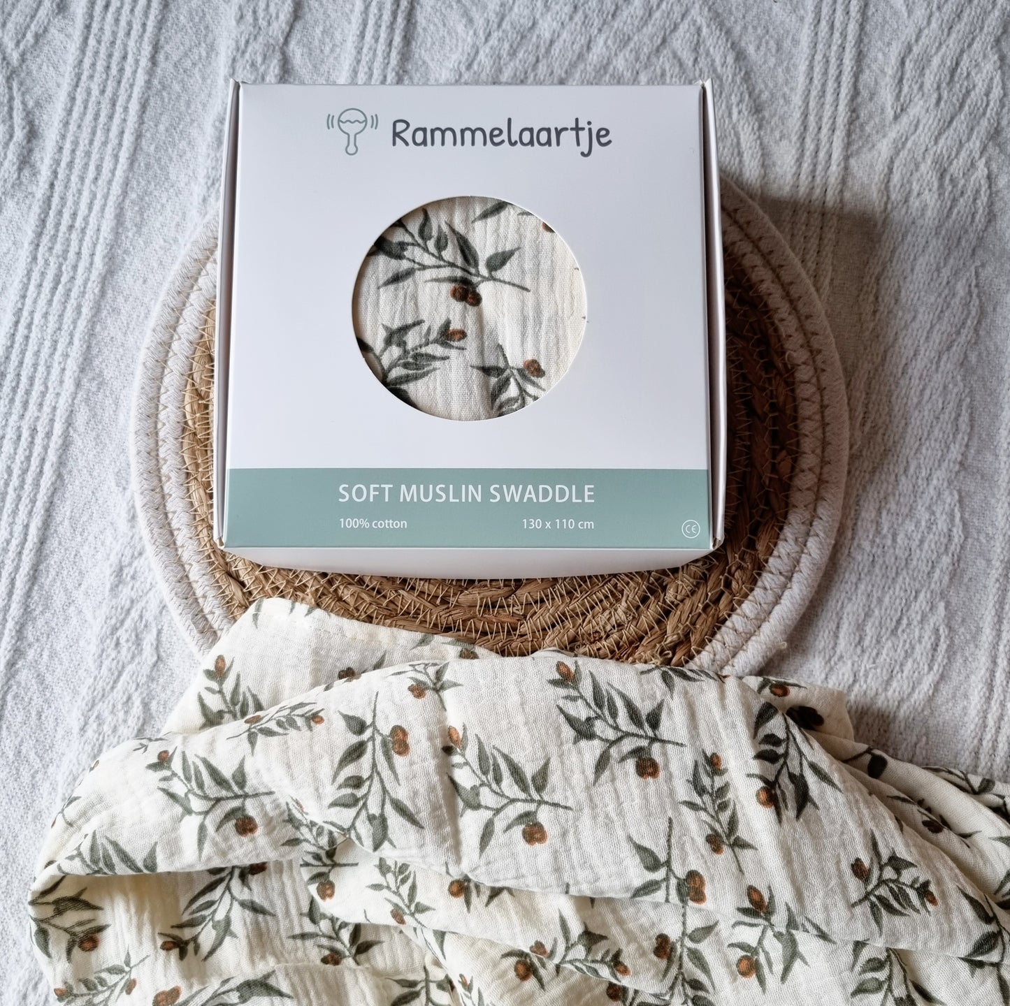 Hydrofiele doek XL - Beige met bloemenprint 130x110cm