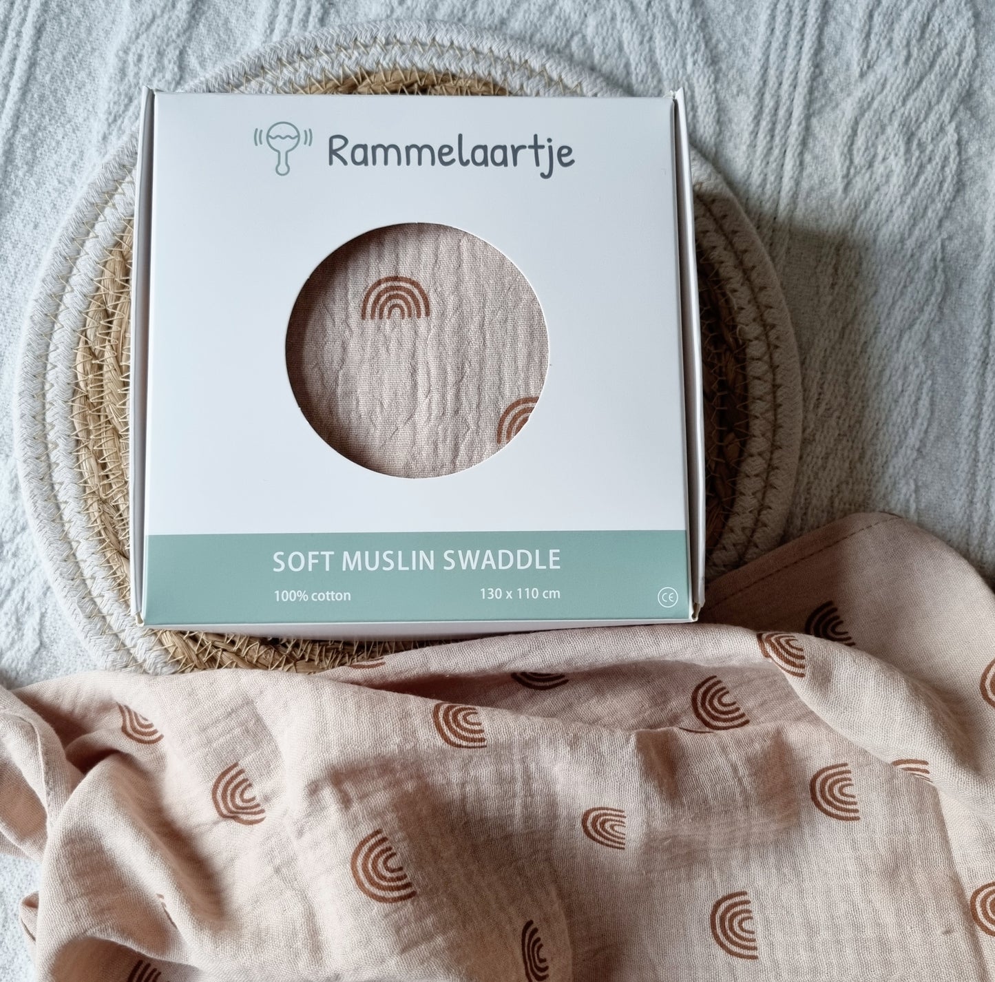 Hydrofiele doek XL - Zacht oudroze met regenboog 130x110cm