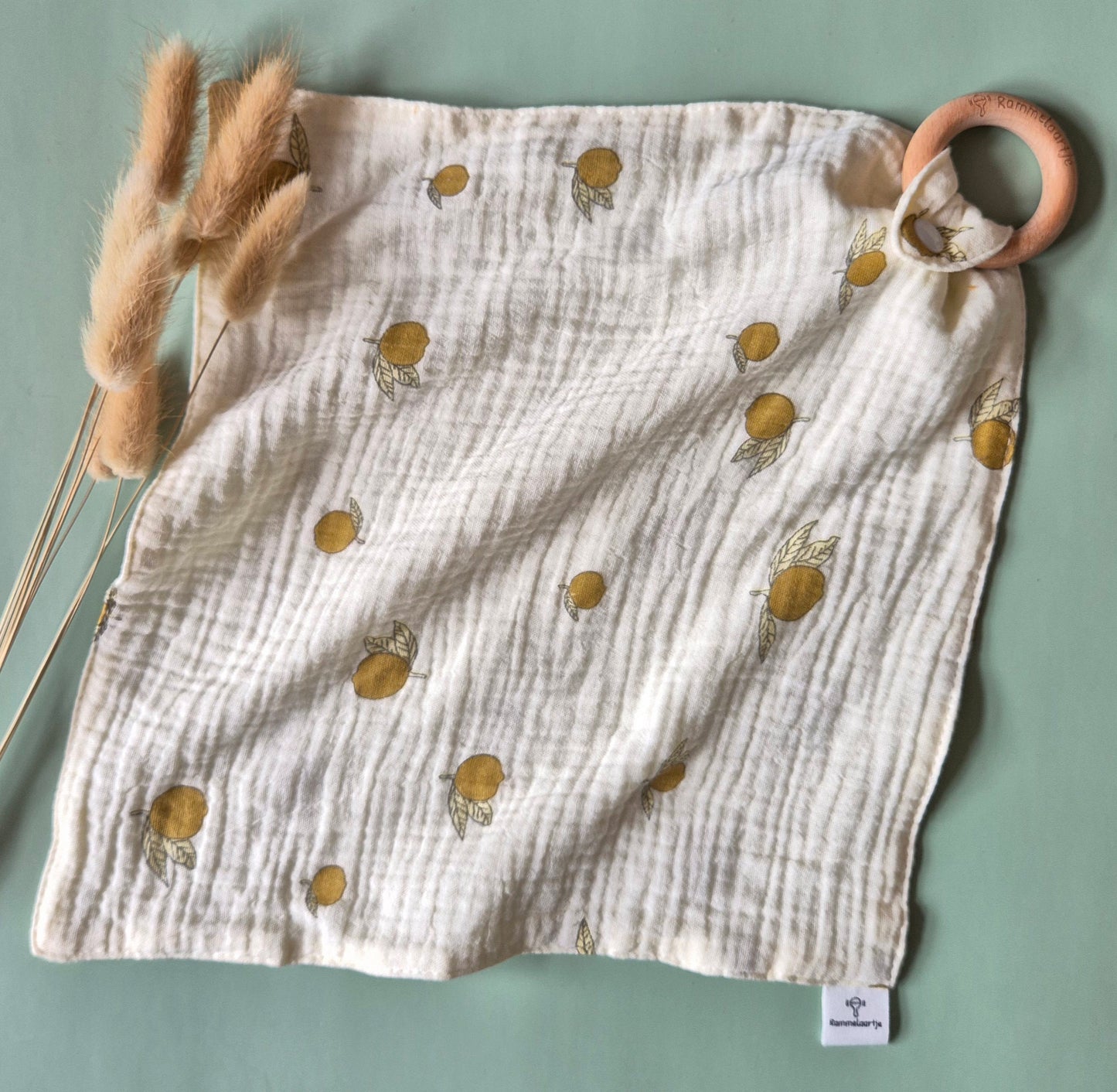 Knuffeldoekje met beuken bijtring - Citroenen