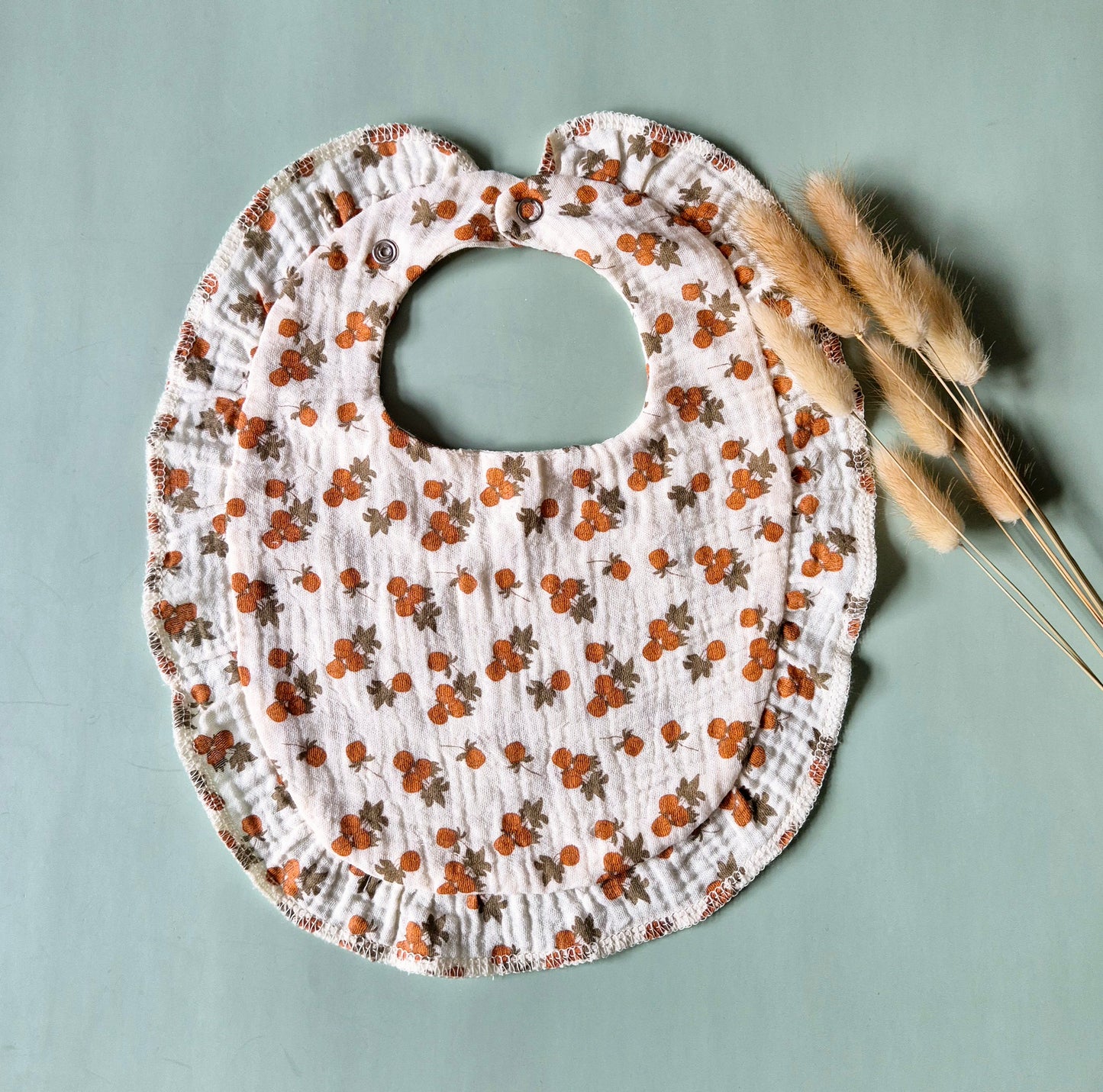 Zachte hydrofiele slabber met ruches en schattige mandarijnen print