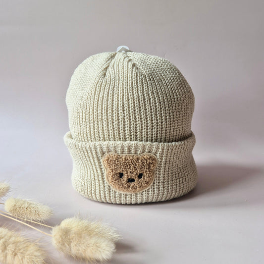 Rammelaartje Beer Beanie – Beige warme gebreide muts voor baby’s en peuters
