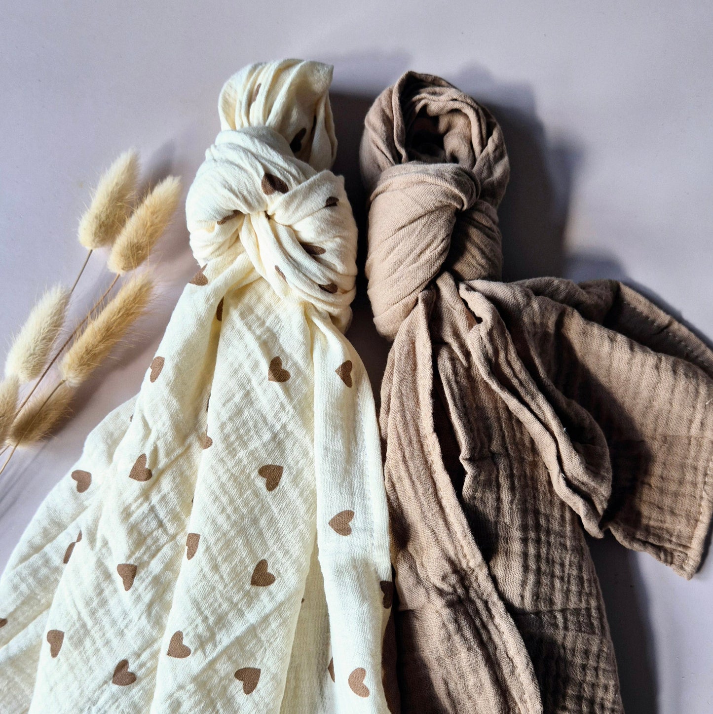 XL hydrofiele doeken – set van 2 stuks (100x90 cm) - Hartjes & Taupe