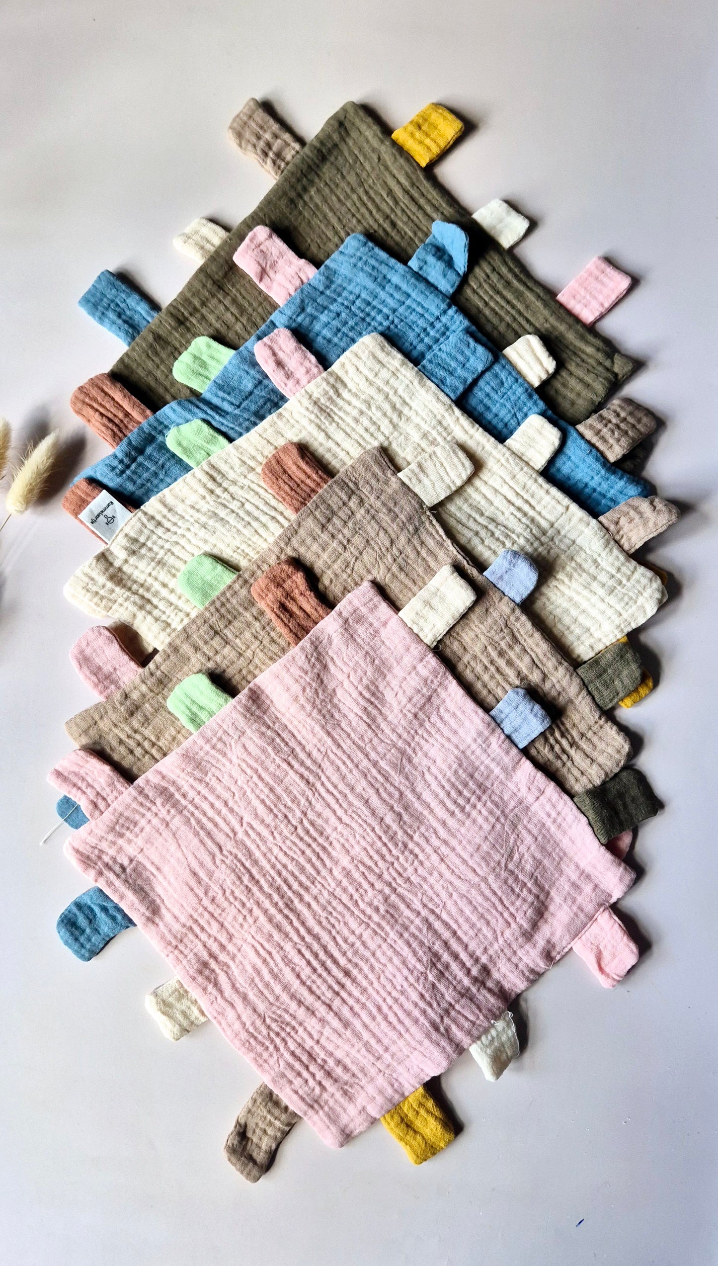 Hydrofiel speel en knuffeldoekje met labels 25x25 cm – Legergroen