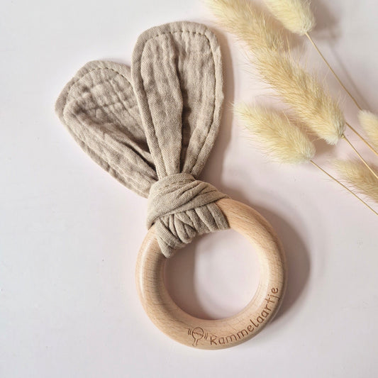 Houten bijtring met zachte konijnenoren 15cm - Taupe