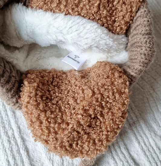 Baby Winter Muts Met Oorwarmers en Pompon - Bruin