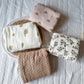 Hydrofiele doek XL - Beige met bloemenprint 130x110cm