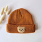 Rammelaartje Beer Beanie – Roestkleurige warme gebreide muts voor baby’s en peuters