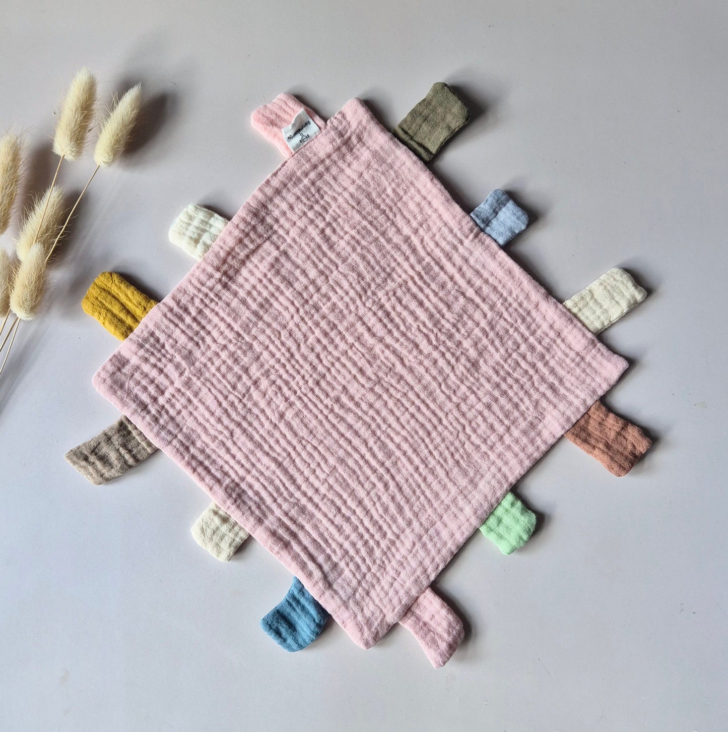 Hydrofiel speel en knuffeldoekje met labels 25x25 cm – Roze