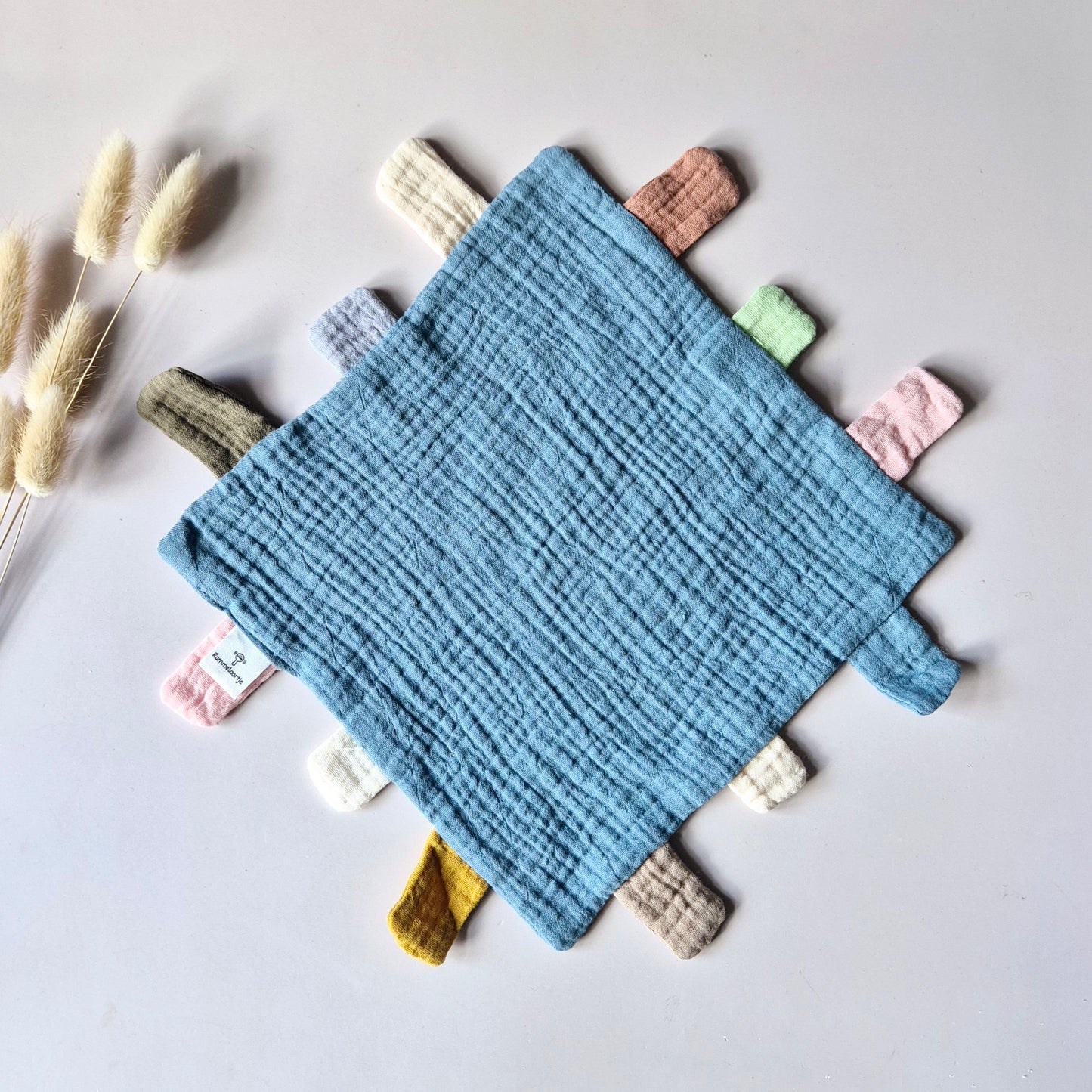 Hydrofiel speel en knuffeldoekje met labels 25x25 cm – Blauw