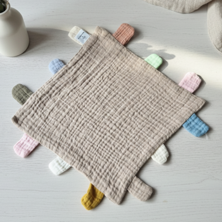 Hydrofiel speel en knuffeldoekje met labels 25x25 cm – Zand