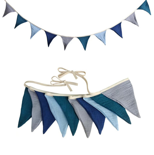 Hydrofiele vlaggenlijn van mousseline katoen in verschillende blauwtinten voor de babykamer, 2,5 meter lang.