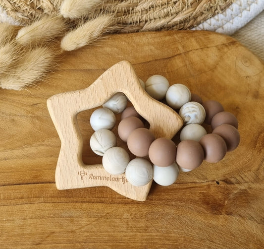 Beukenhouten bijtring ster met twee siliconen ringen handgemaakt - Bruin / Marble