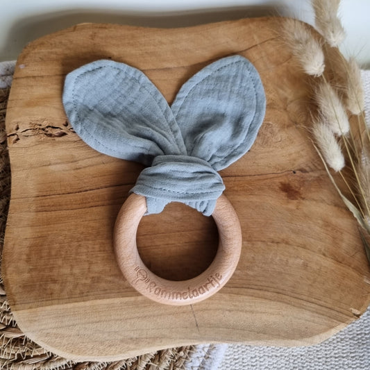 Houten bijtring met zachte konijnenoren 15cm - Grijs