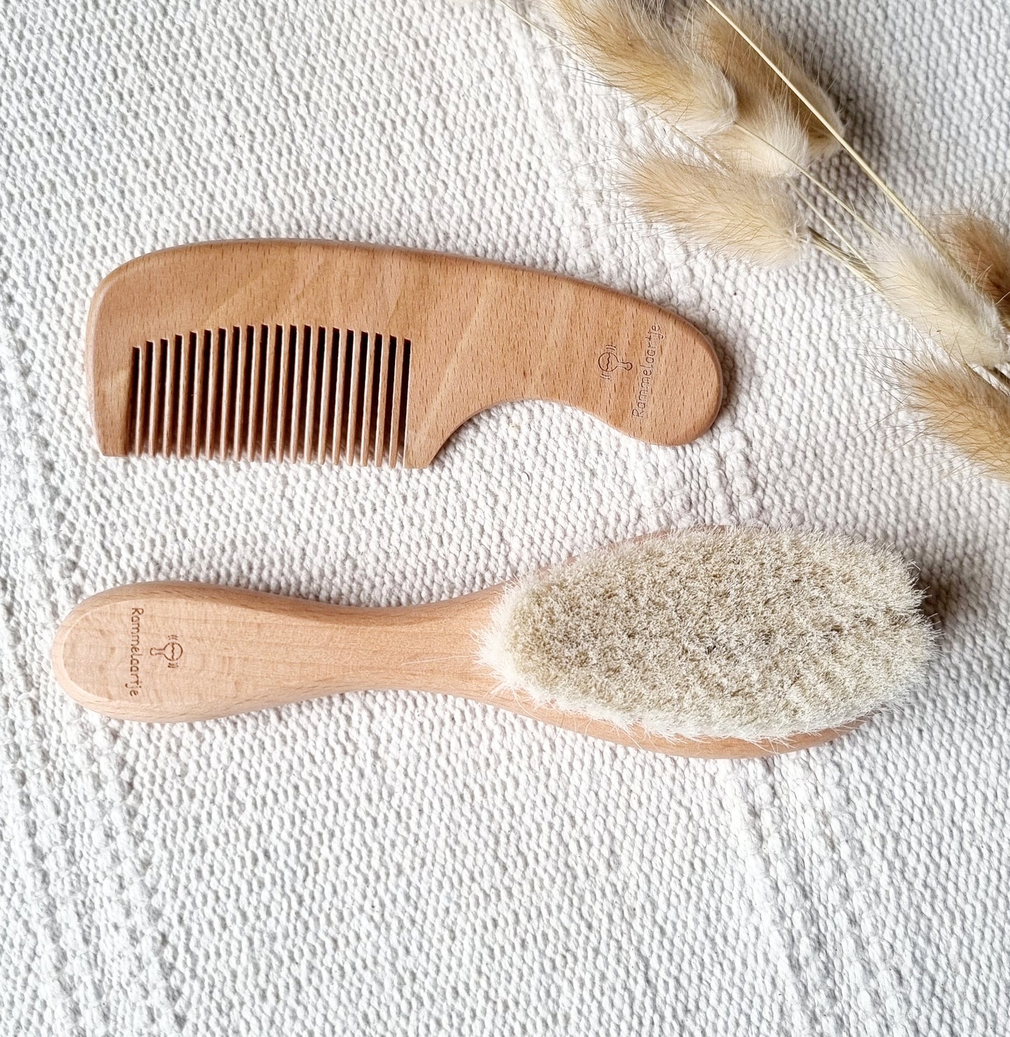 Babyhaarborstel met natuurlijk geitenhaar Babyhaarborstel met natuurlijk geitenhaar