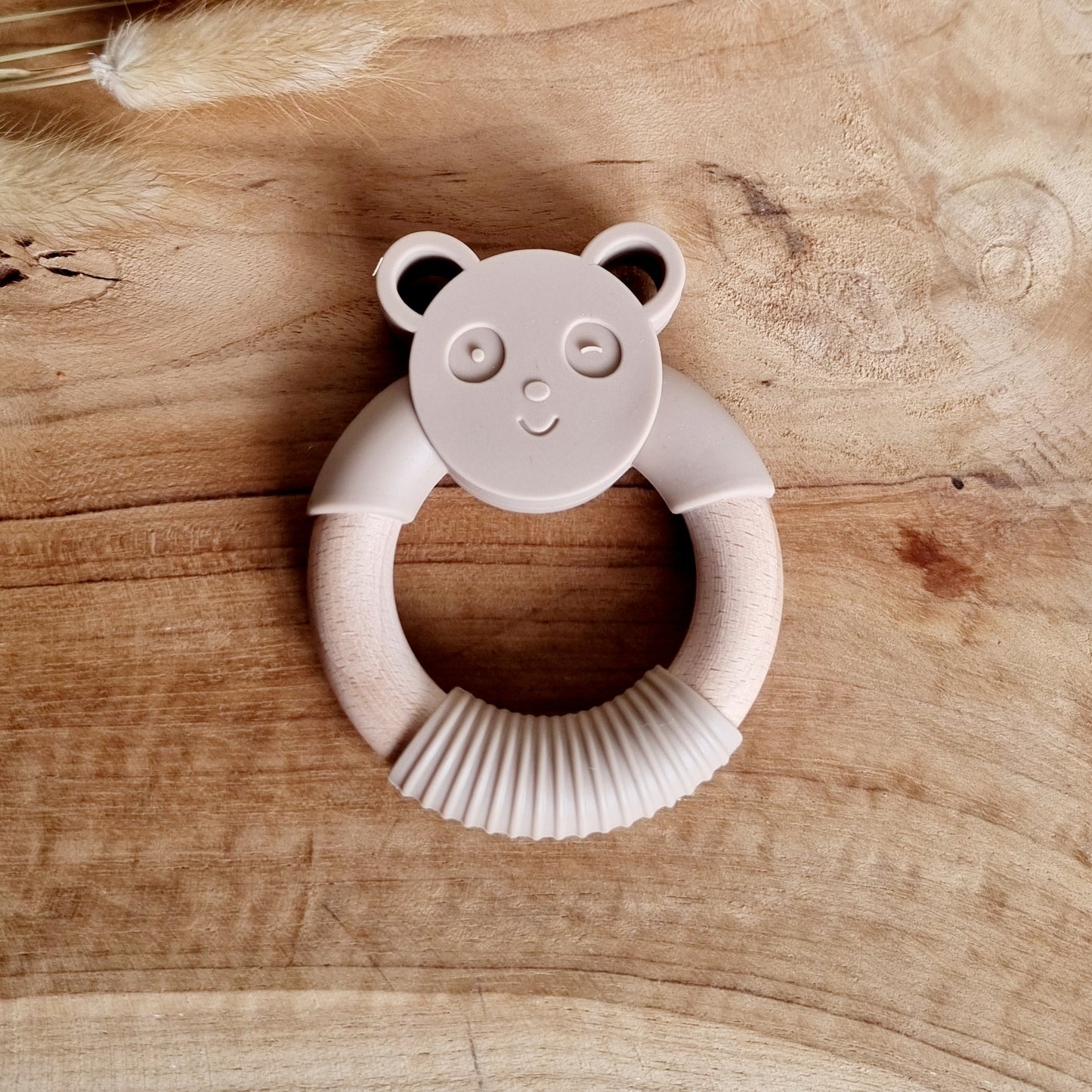 Siliconen bijtring Pandabeer met houten ring - Zand